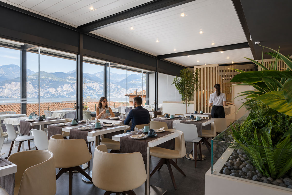 arredamento-sala-colazione-hotel-garni-selene-malcesine-9