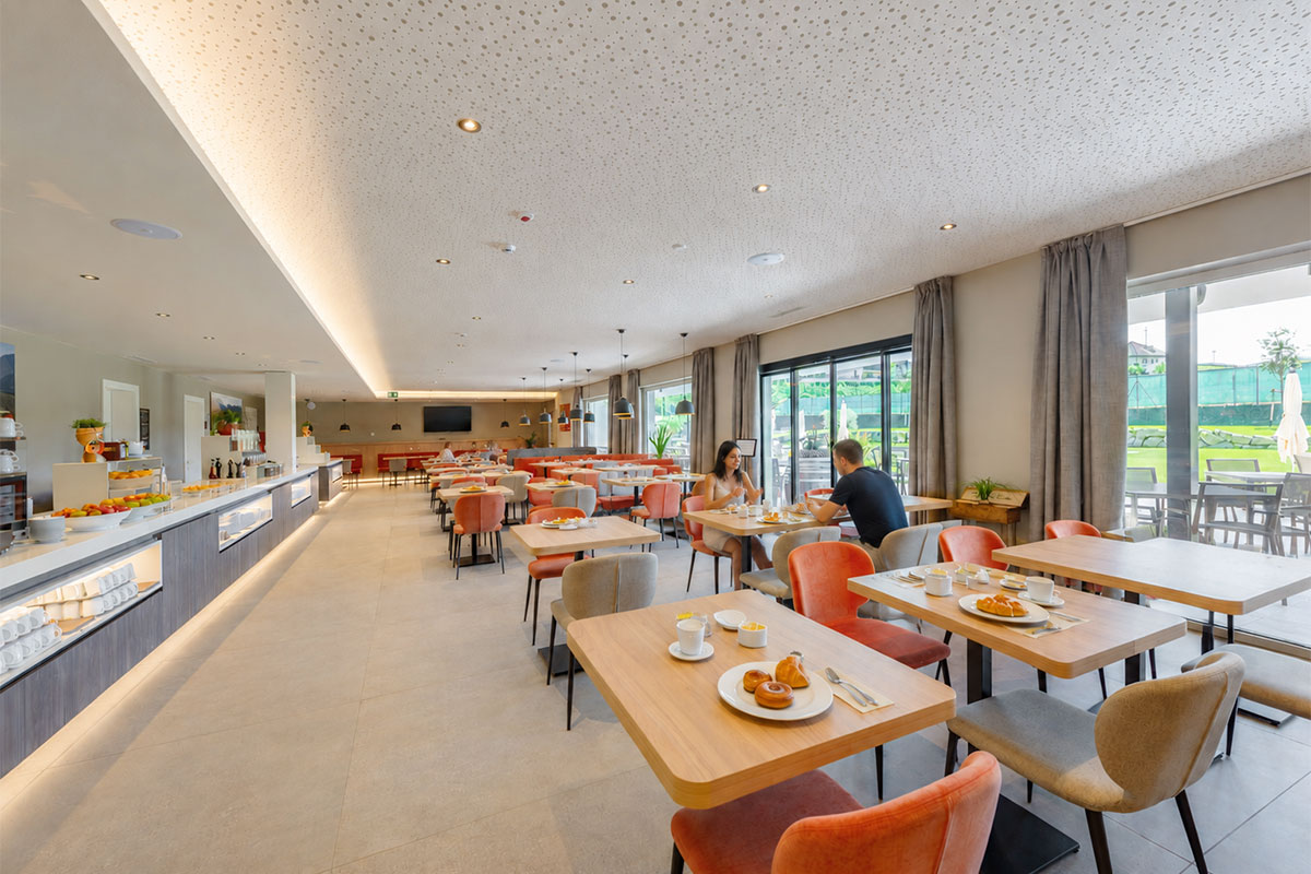 arredamento-su-misura-sala-colazione-hotel-cornelian-eppan-alto-adige-3 https://www.gruppo5.it/wp-content/uploads/2026/06/arredamento-su-misura-sala-colazione-hotel-cornelian-eppan-alto-adige-3-1.jpg