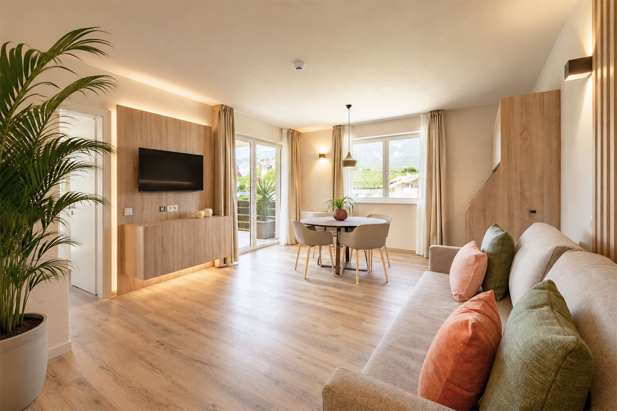 arredamento-su-misura-suite-hotel-cornelian-appiano-alto-adige-2 https://www.gruppo5.it/wp-content/uploads/2026/06/arredamento-su-misura-suite-hotel-cornelian-appiano-alto-adige-2.jpg