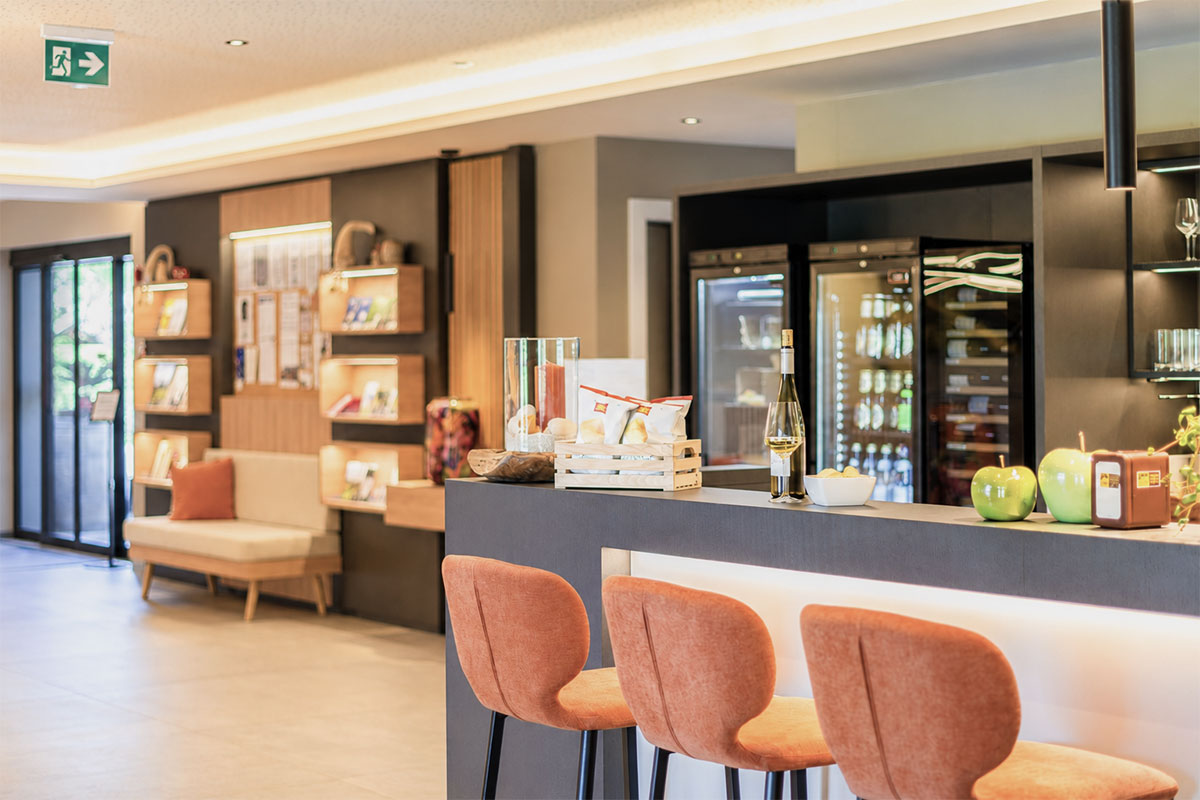 arredo-su-misura-reception-hotel-cornelian-eppan-alto-adige-2
