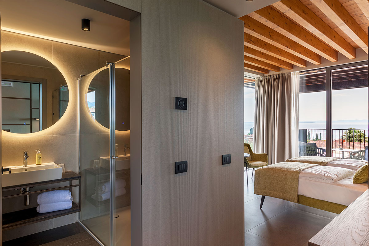 arredi-contemporanei-su-misura-gruppo5-villa-olivo-resort-bardolino-19