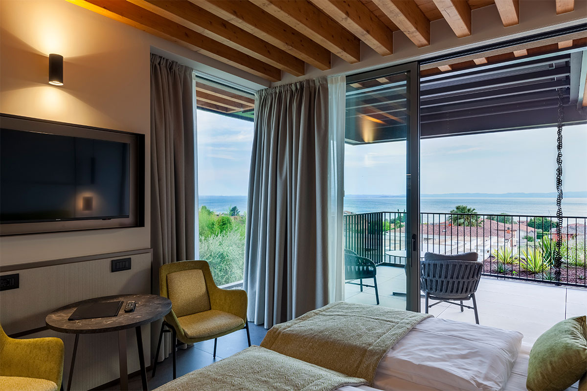 arredi-contemporanei-su-misura-gruppo5-villa-olivo-resort-bardolino-20